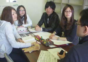 Leading the way: Management students at Aichi Gakuin University discuss their business plan to help rebuild the Tohoku region. CHUNICHI SHIMBUN